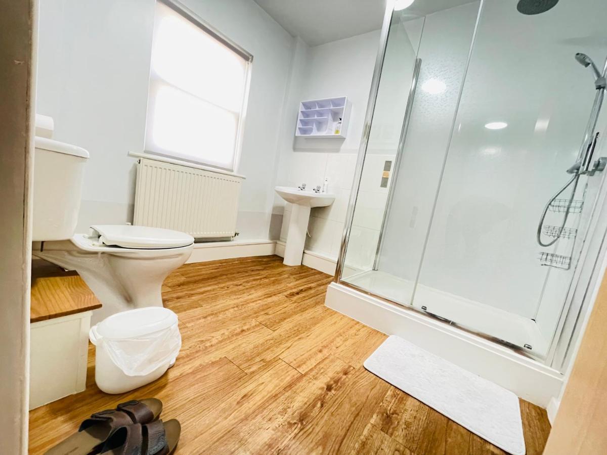 En-Suite For Family,Couple And Females Lancaster Zewnętrze zdjęcie